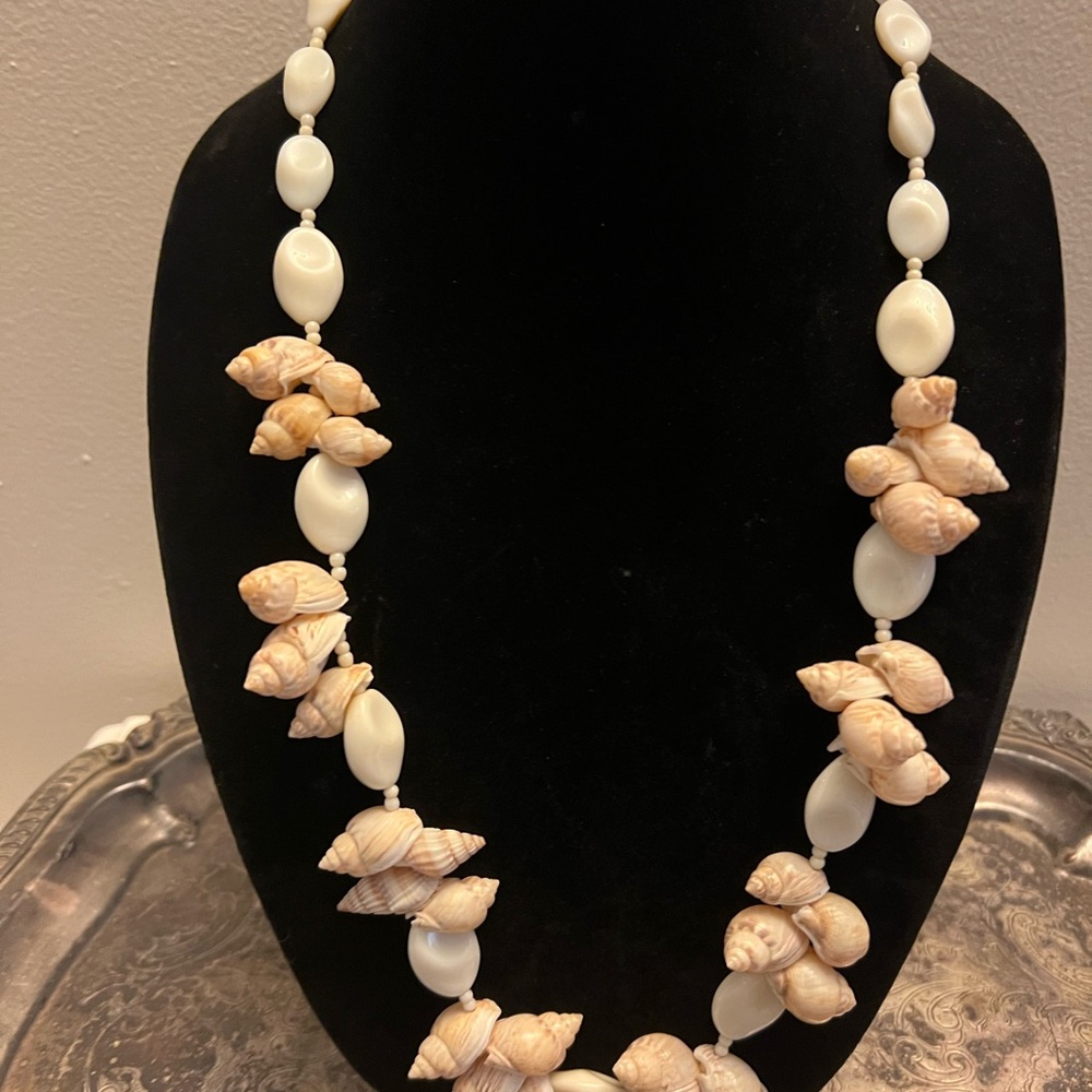 Miriam Haskell shell necklace - Picture 4 of 9